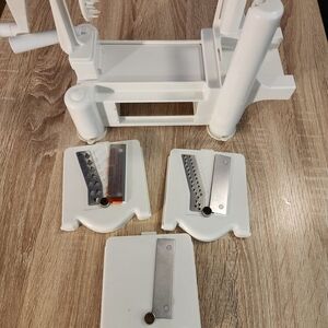 Martha Stewart Home Table Top Veggie Spiralizer Thin Thick Ribbon Cuts 2 Lbs